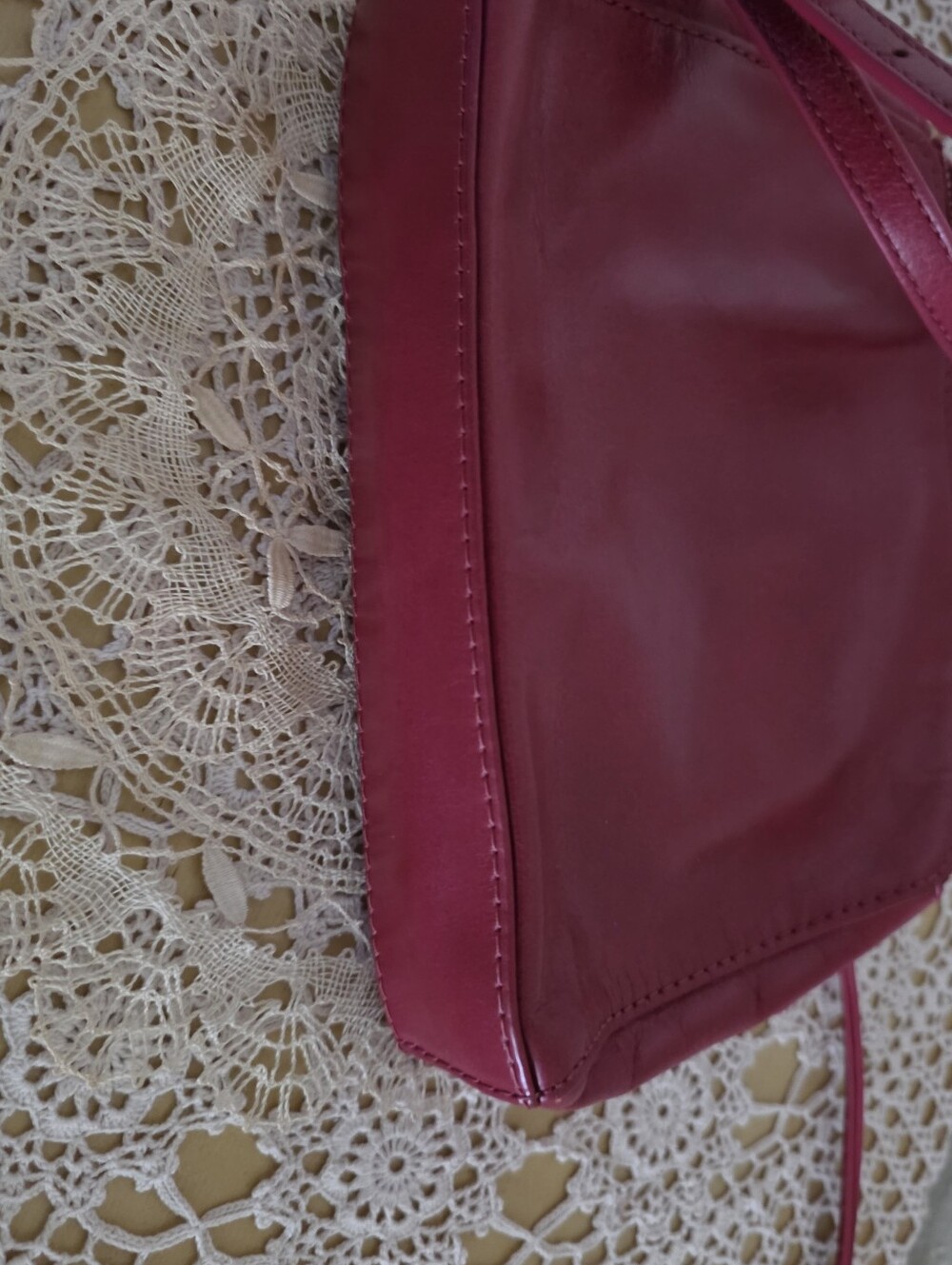HOBO International Evella Red Leather Crossbody Bag EUC - Picture 5 of 11
